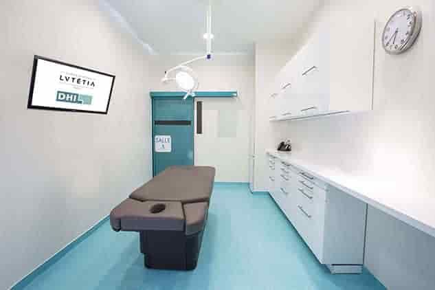 Salle de session DHI Paris Salle d'intervention Clinique DHI France